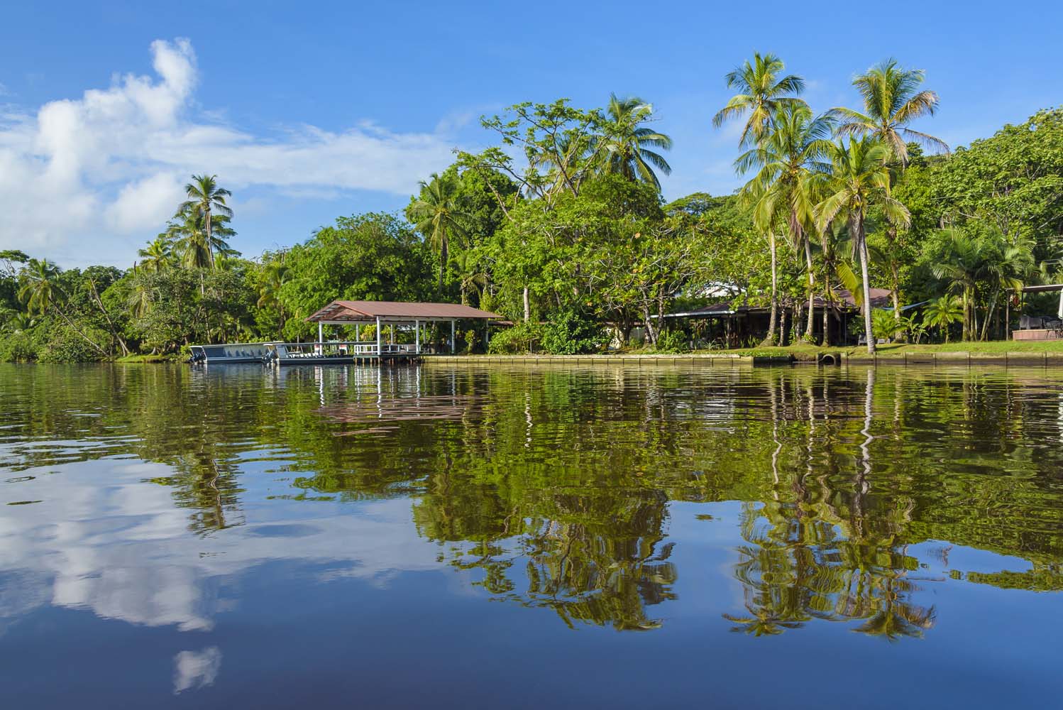 Hotel Manatus Lodge Tortuguero, Natural Canal, Costa Rica, Llama Travel