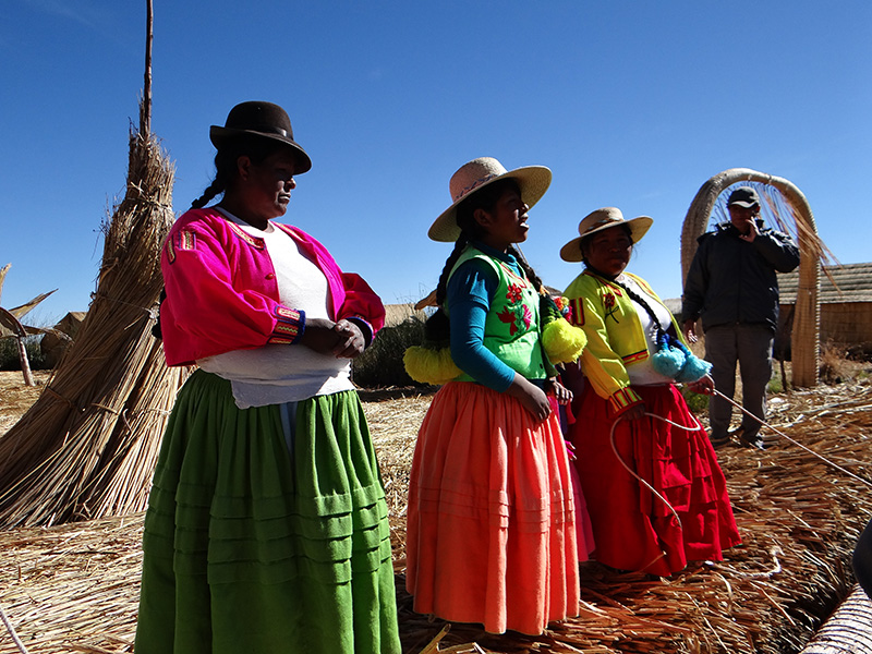 uros islands ladies