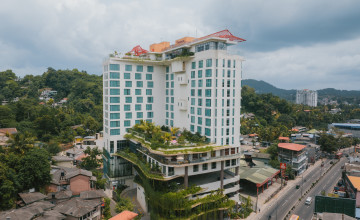 Exterior, Kandy Myst