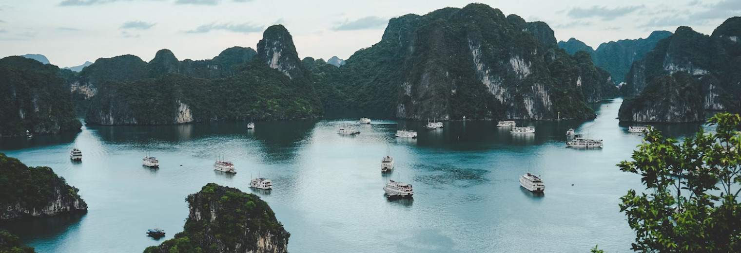 Lan Ha Bay (Ha Long Bay), Vietnam