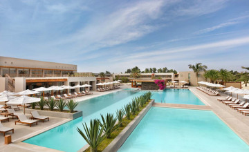 Pool, Hotel Doubletree, Paracas, Peru