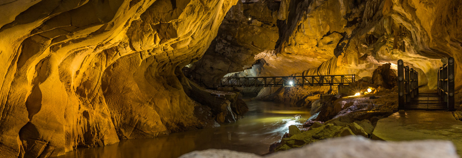 Undergrounds river, Clearwater Cave, Mulu National Park