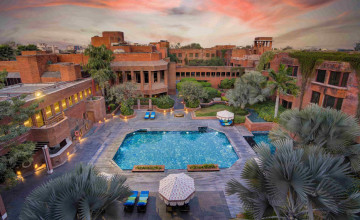 Pool, ITC Mughal, India